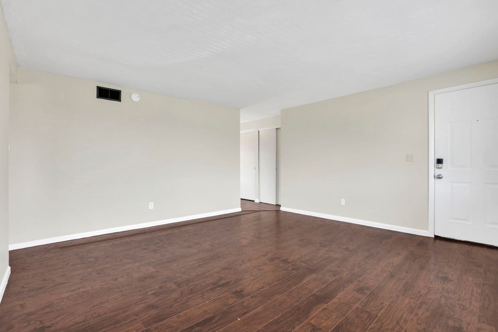 Columbus Apartment: 861 Kingsford Rd