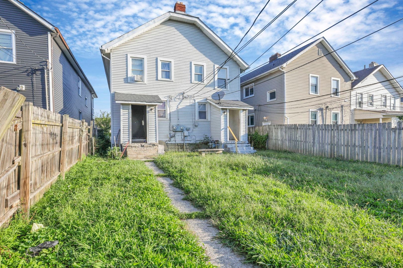 Columbus Apartment: 2545-2547 Sullivant Ave
