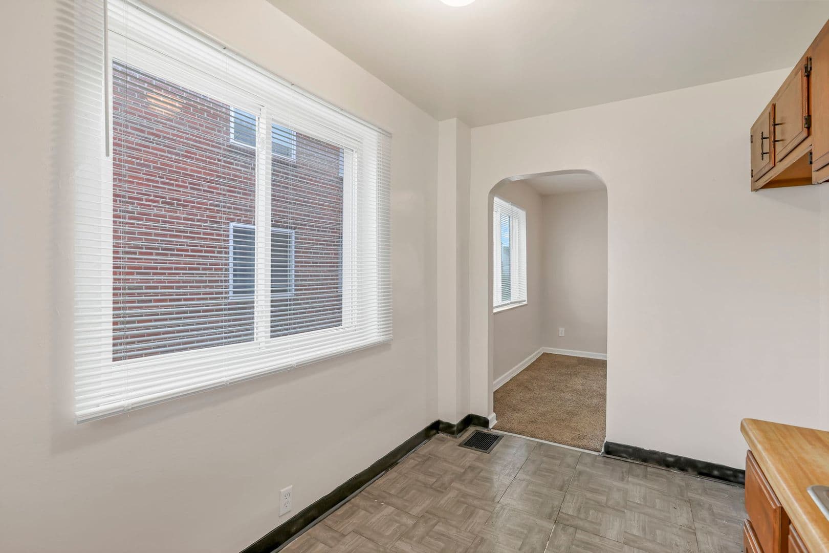 Columbus Apartment: 370 S Chase Ave