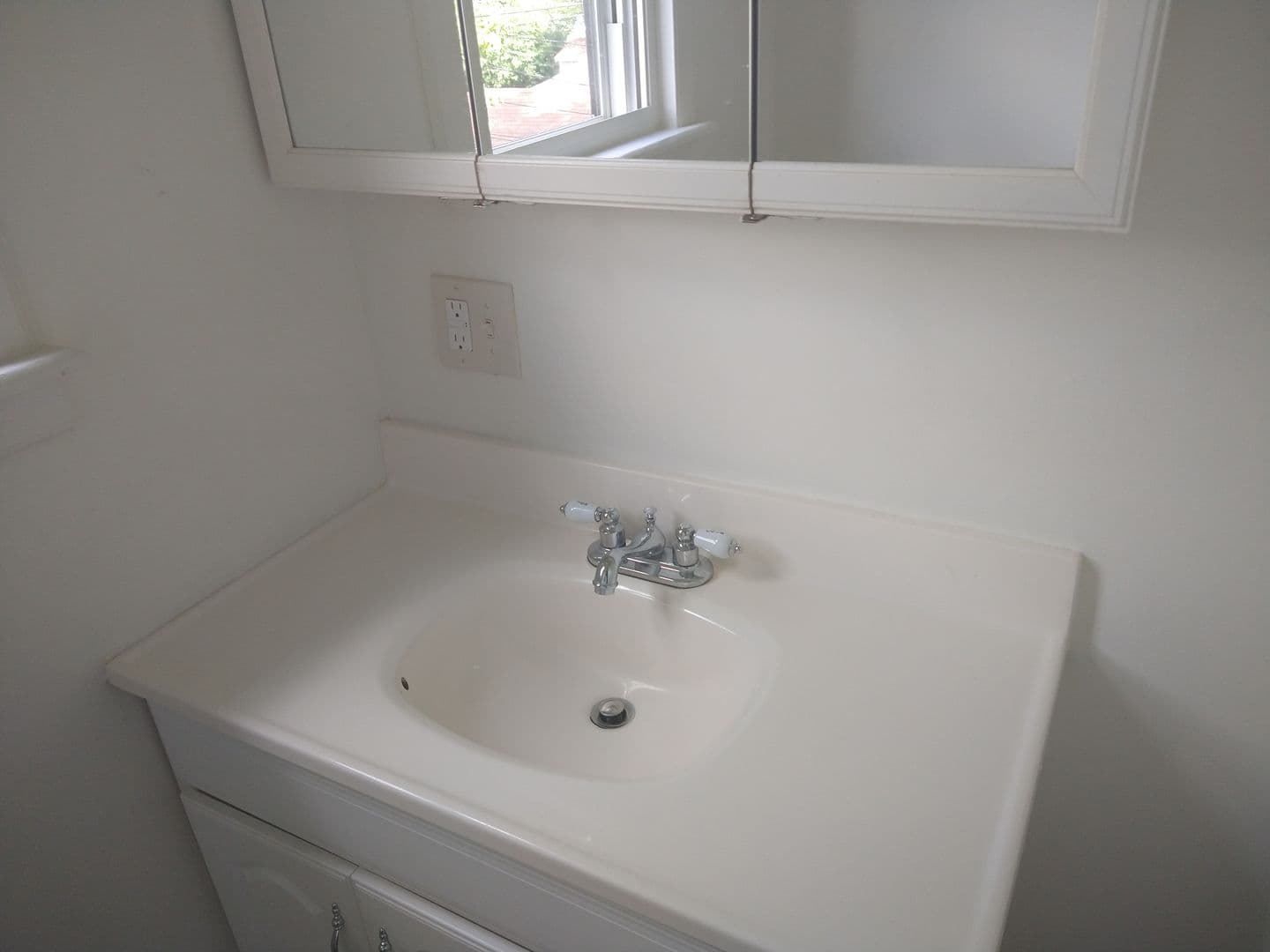 Columbus Apartment: 206-208 N Harris Ave