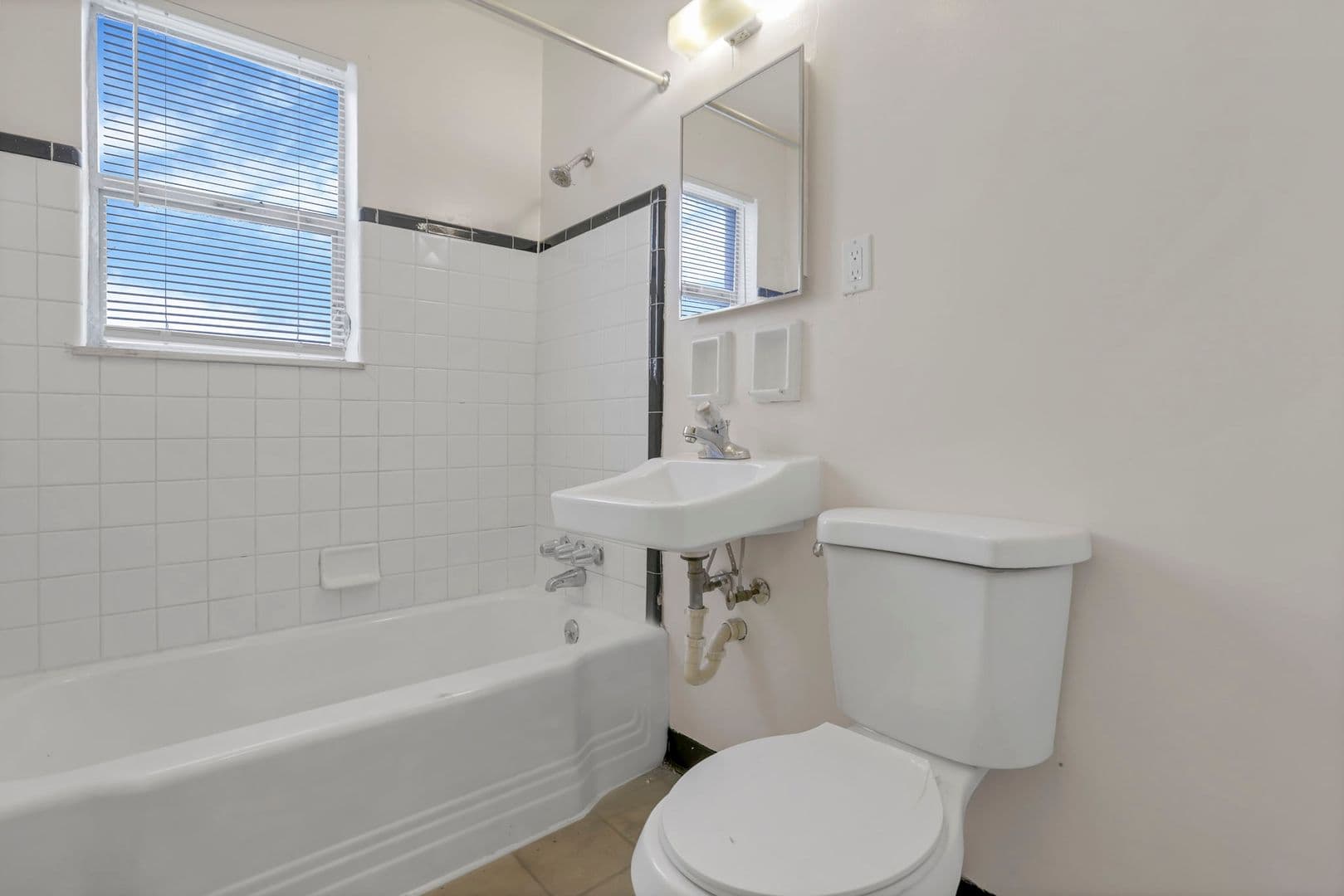 Columbus Apartment: 370 S Chase Ave