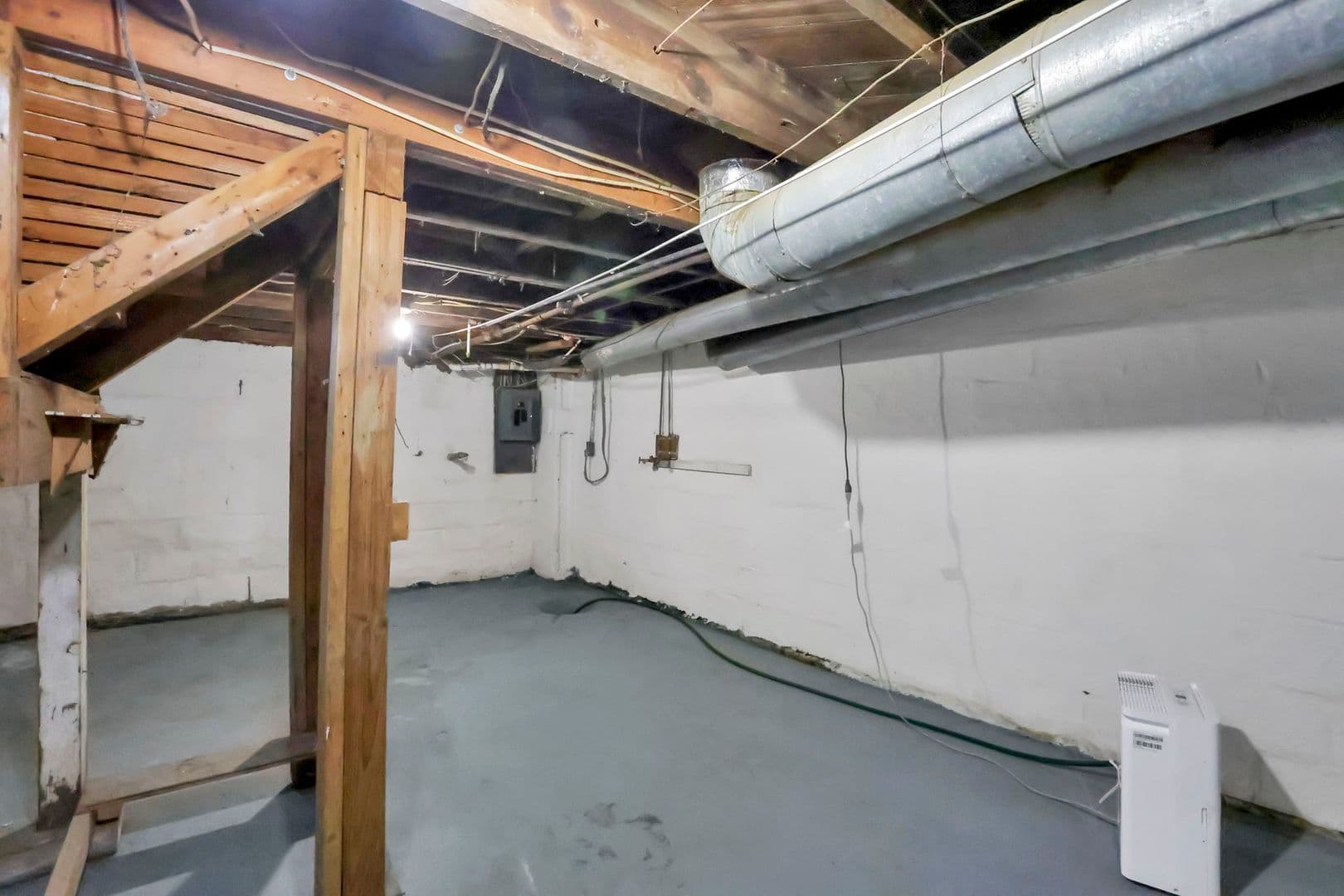Columbus Apartment: 2545-2547 Sullivant Ave