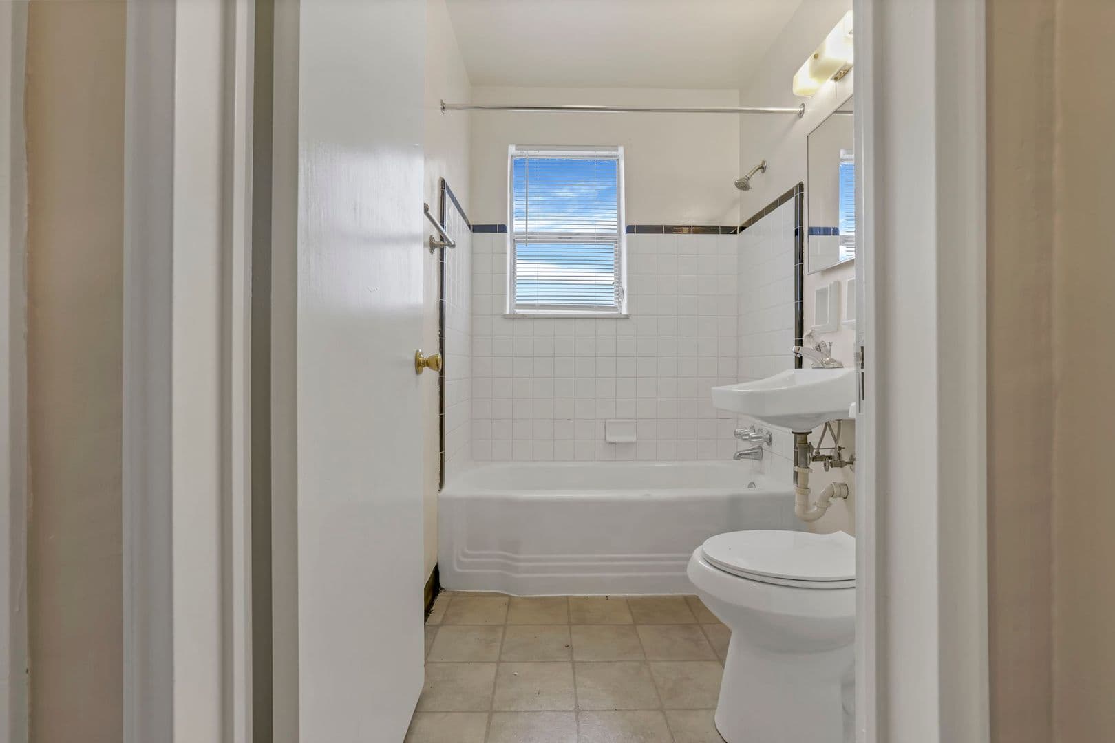 Columbus Apartment: 370 S Chase Ave