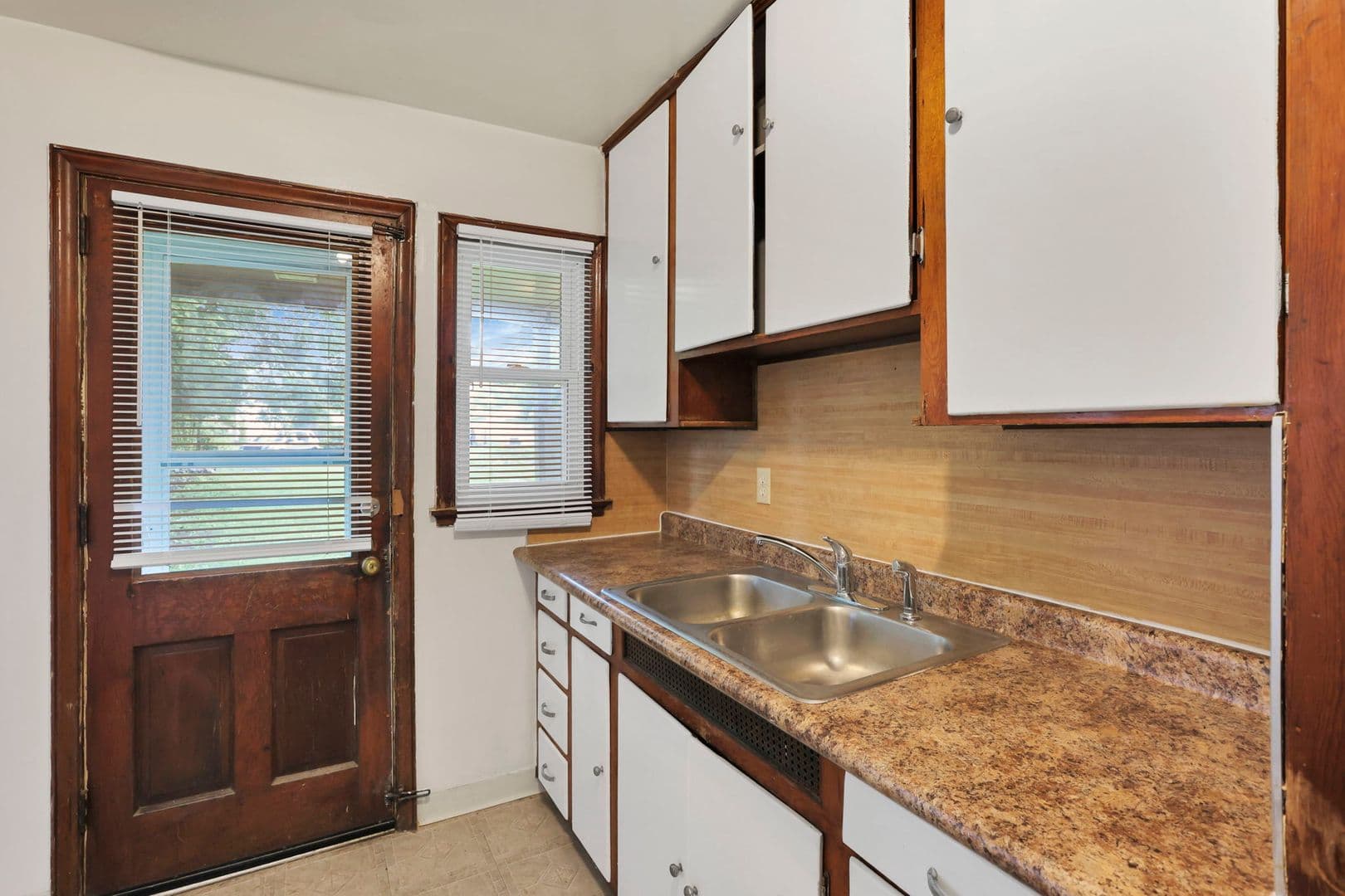 Columbus Apartment: 47-53 S Burgess Ave