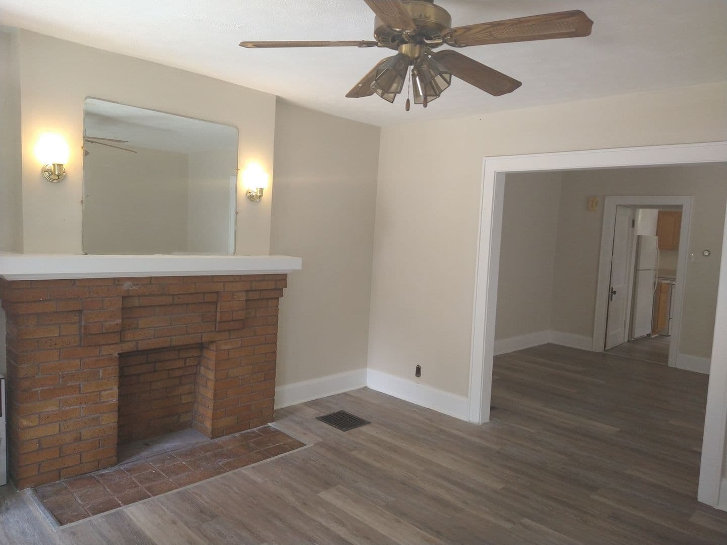 Columbus Apartment: 206-208 N Harris Ave