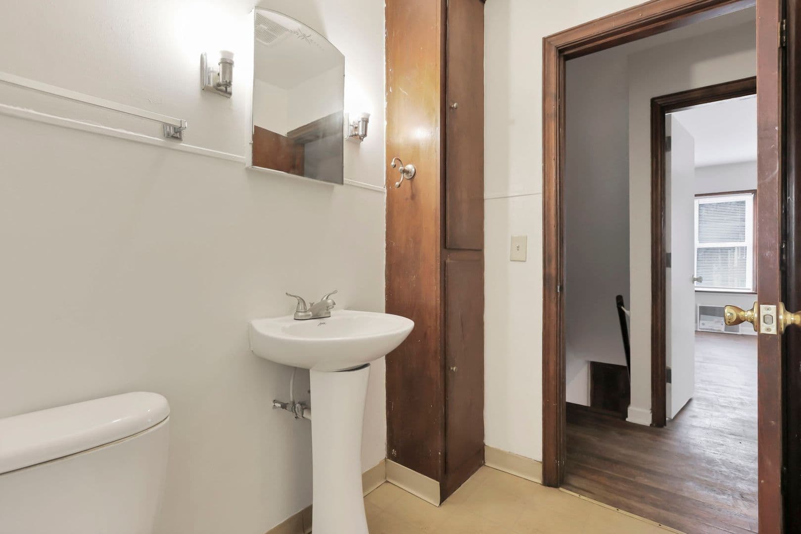 Columbus Apartment: 47-53 S Burgess Ave