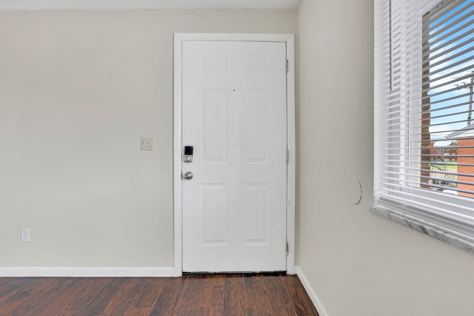 Columbus Apartment: 861 Kingsford Rd