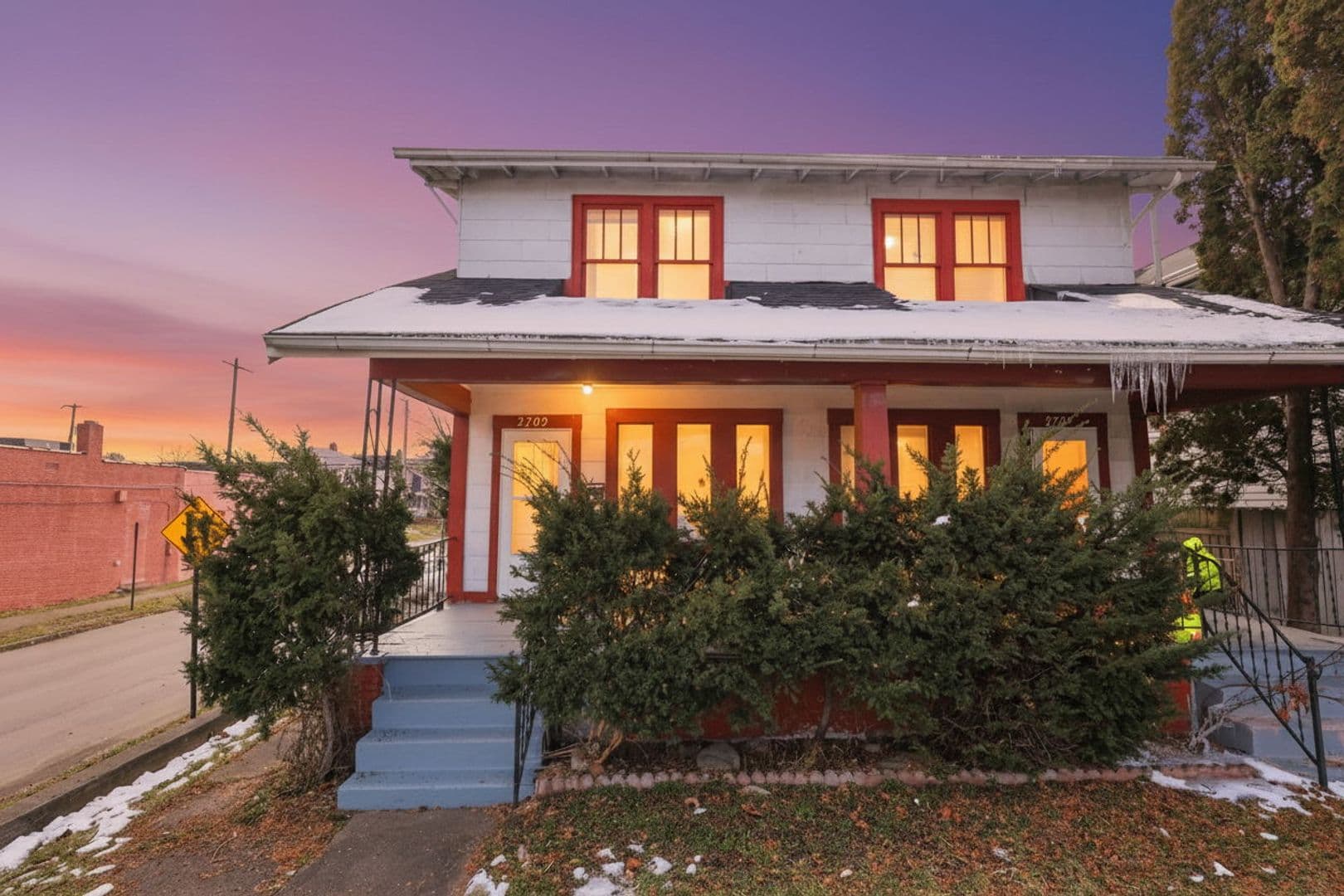 Columbus Apartment: 2709-2711 Sullivant Ave