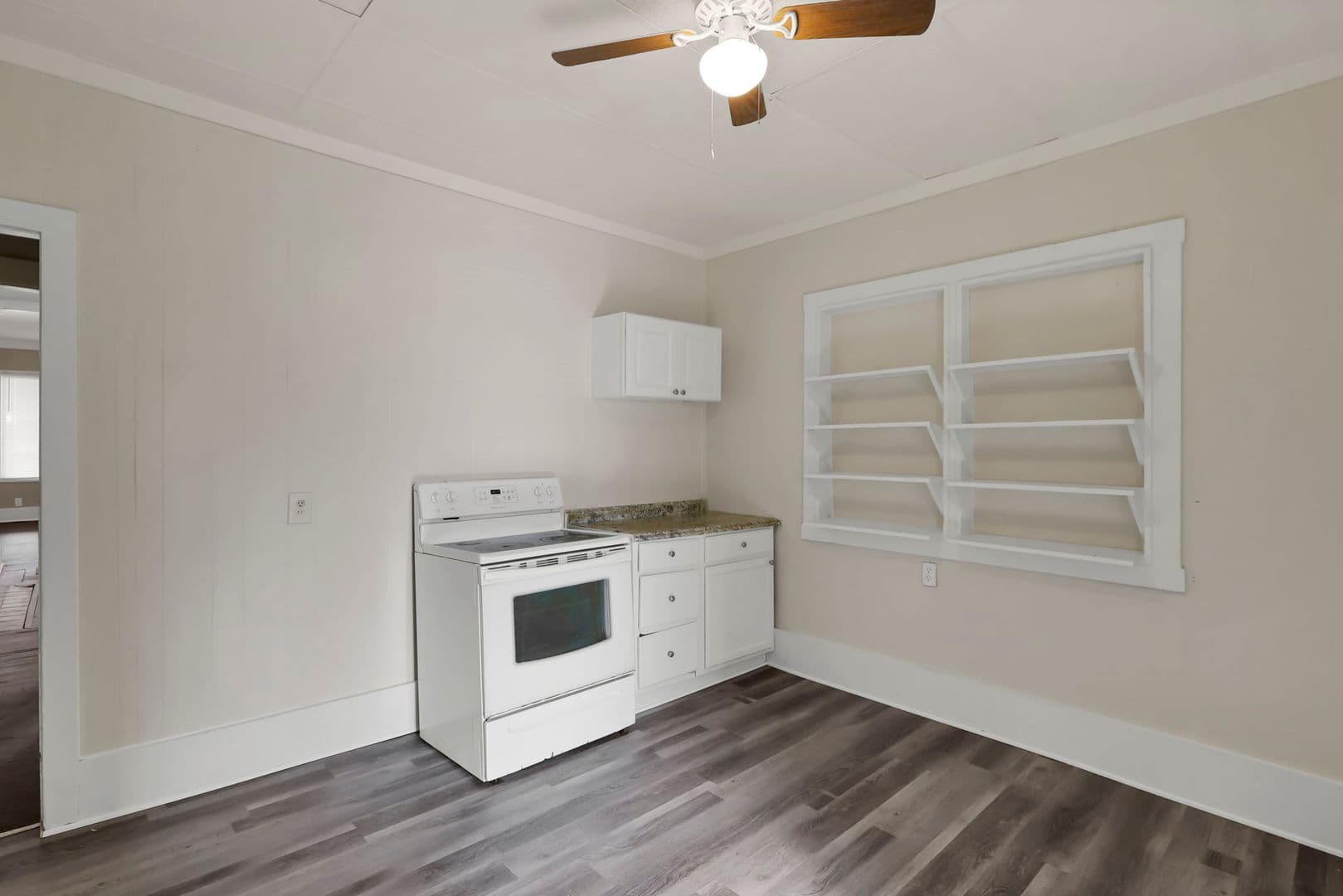 Columbus Apartment: 2709-2711 Sullivant Ave