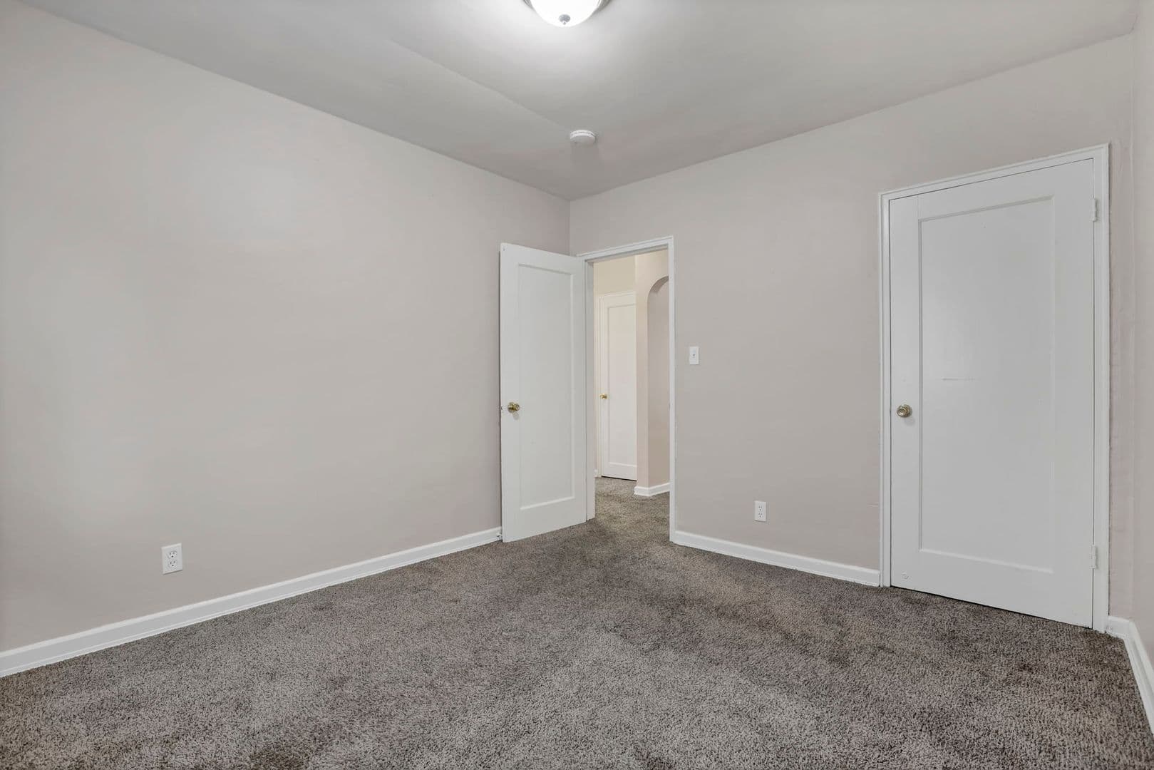 Columbus Apartment: 370 S Chase Ave