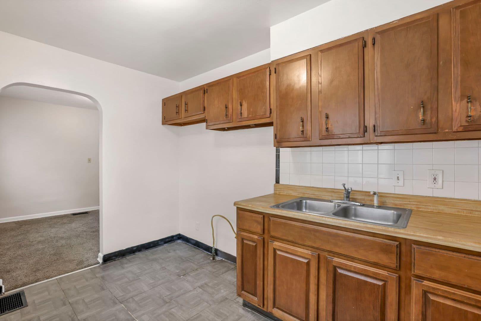 Columbus Apartment: 370 S Chase Ave
