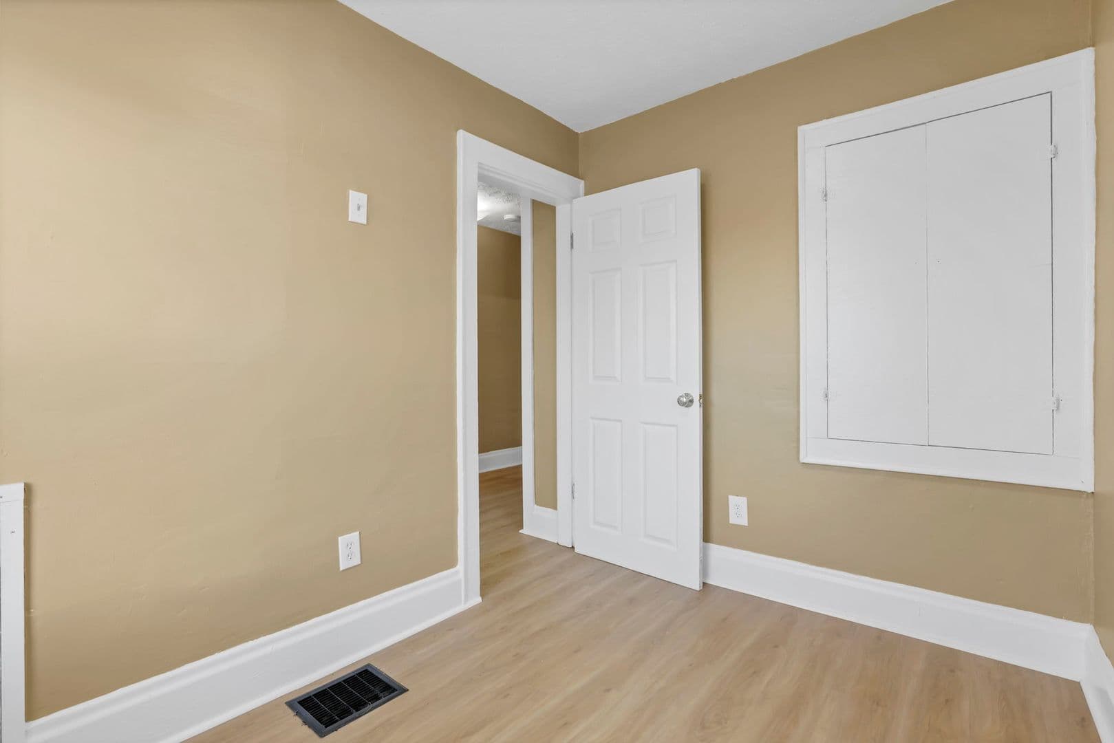 Columbus Apartment: 2545-2547 Sullivant Ave