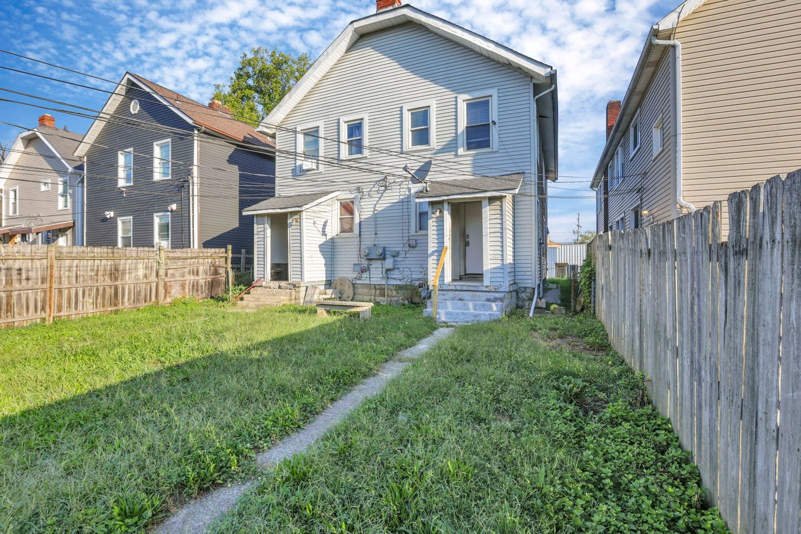 Columbus Apartment: 2545-2547 Sullivant Ave