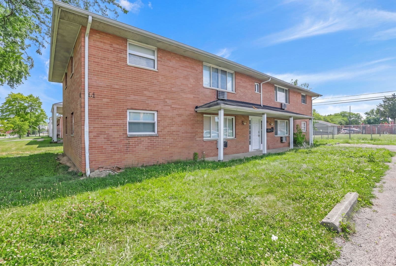 Columbus Apartment: 861 Kingsford Rd