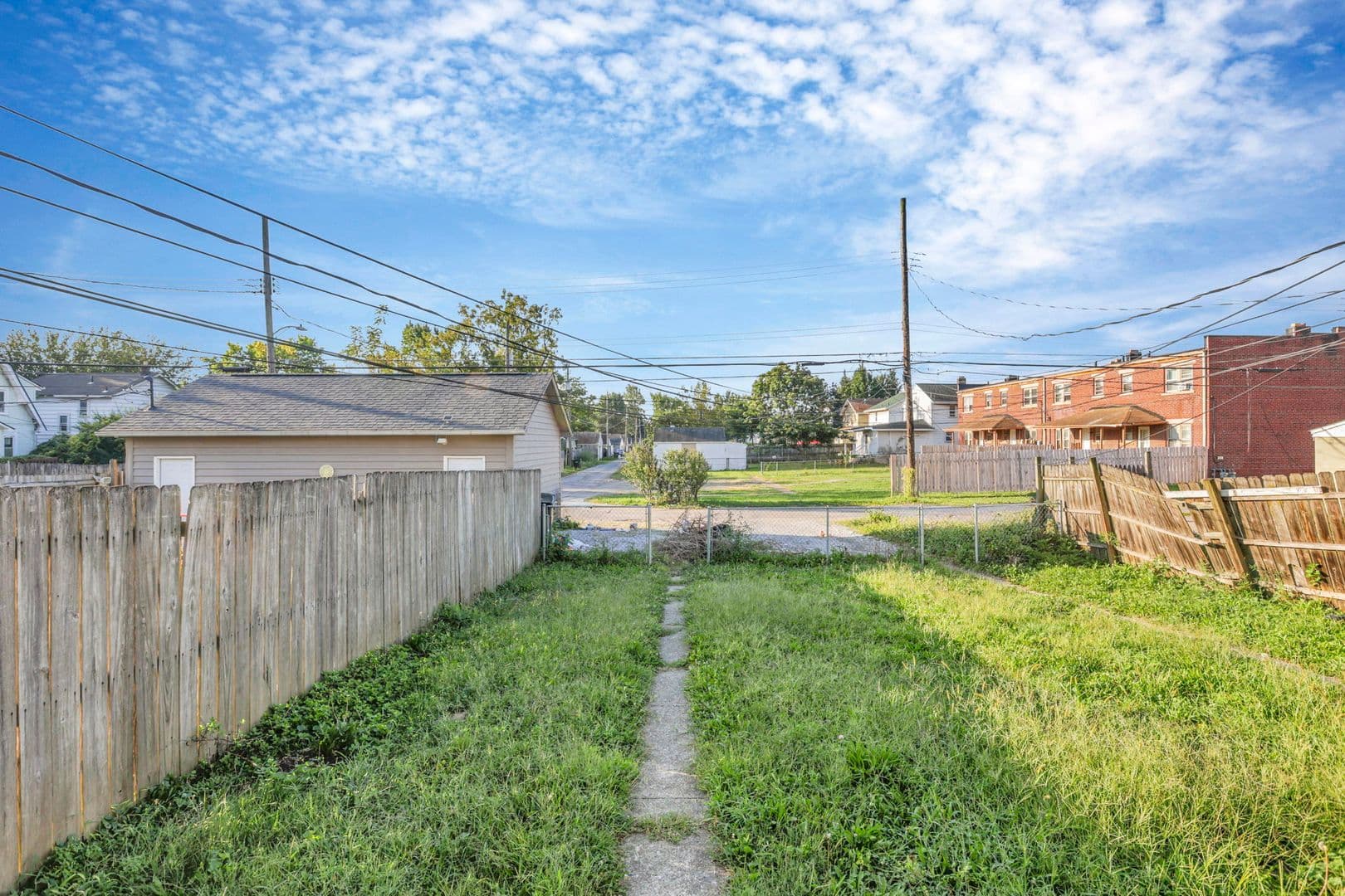 Columbus Apartment: 2545-2547 Sullivant Ave