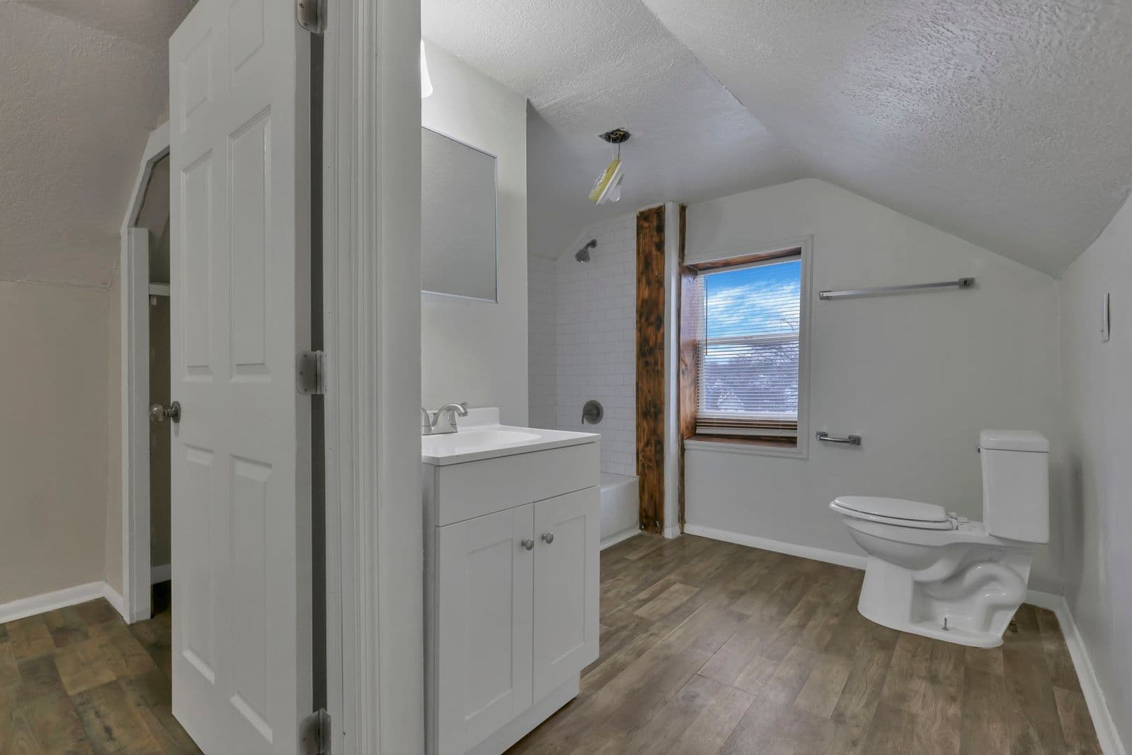 Columbus Apartment: 85-85 1/2 S Wheatland Ave