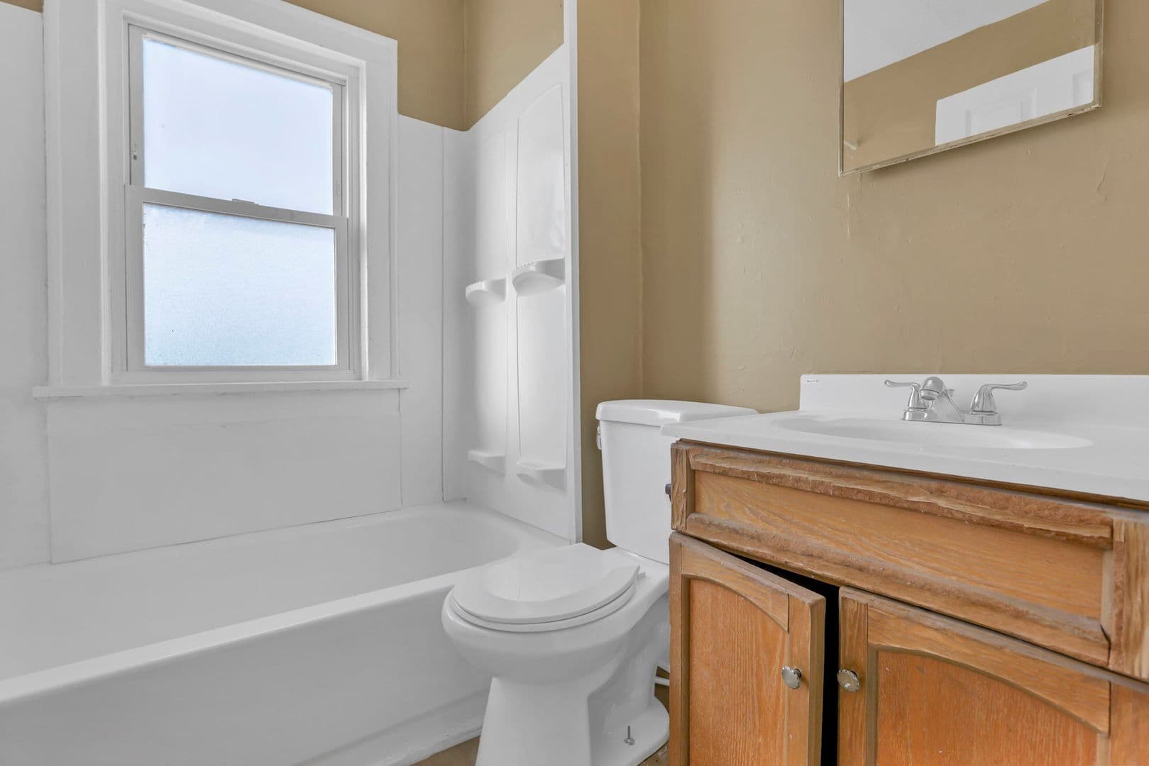 Columbus Apartment: 2545-2547 Sullivant Ave
