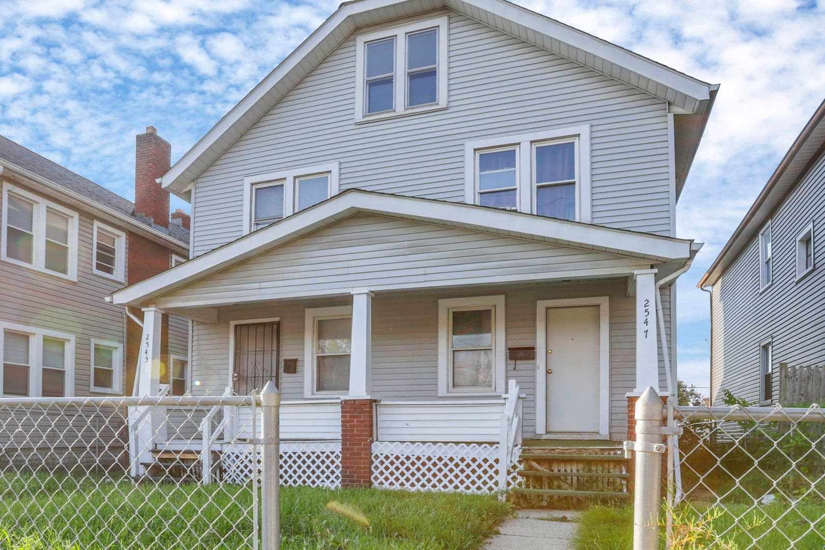 Columbus Apartment: 2545-2547 Sullivant Ave