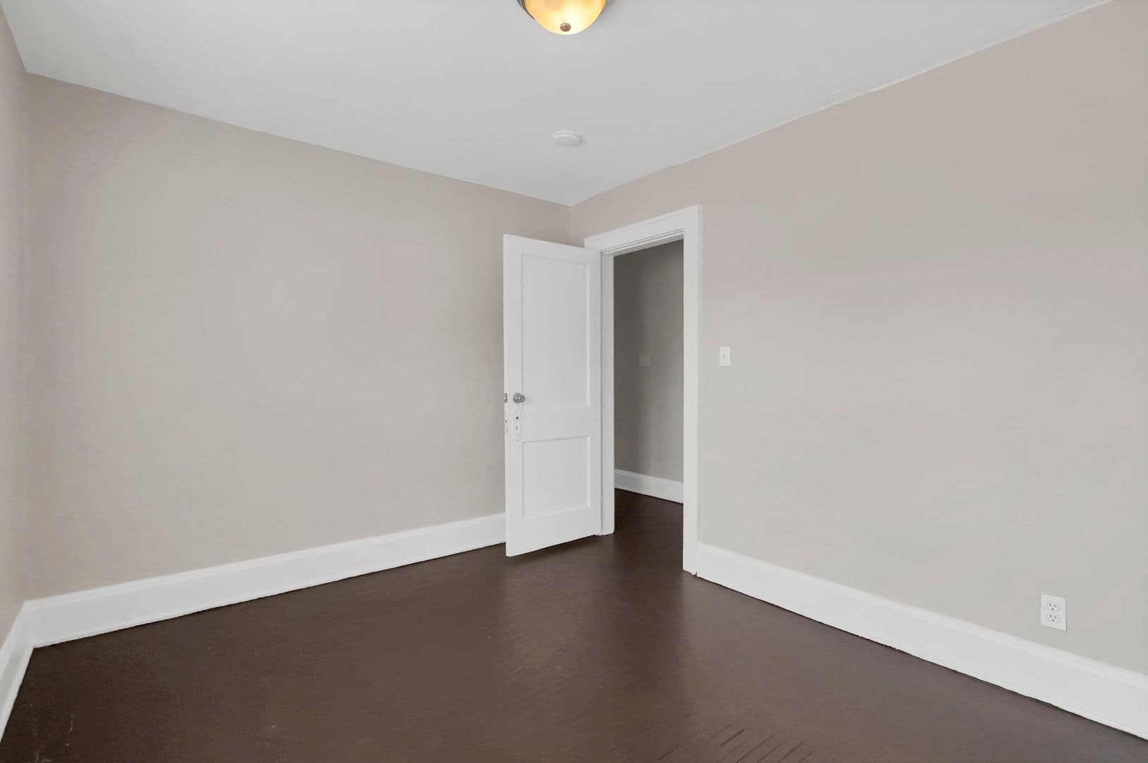 Columbus Apartment: 2709-2711 Sullivant Ave