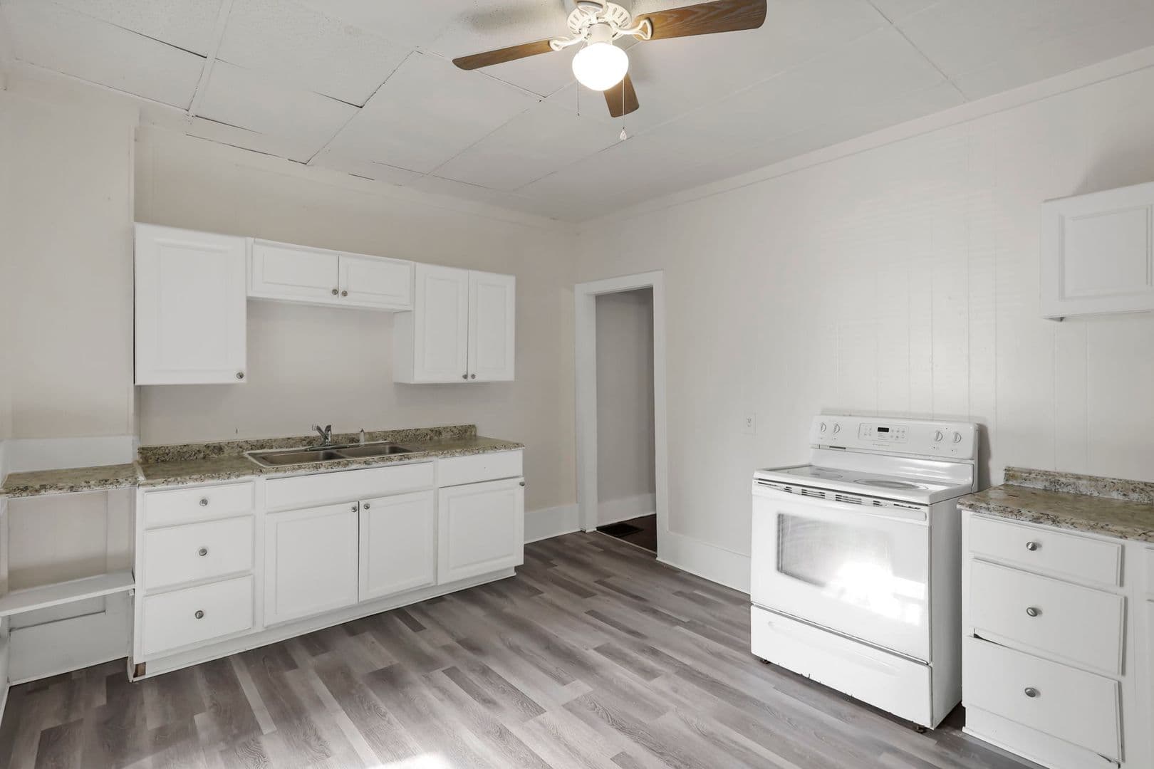 Columbus Apartment: 2709-2711 Sullivant Ave