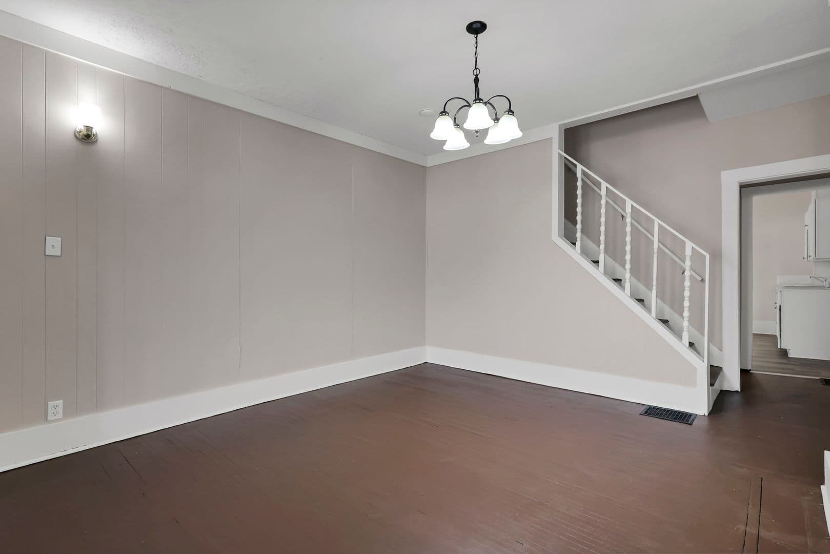 Columbus Apartment: 2709-2711 Sullivant Ave