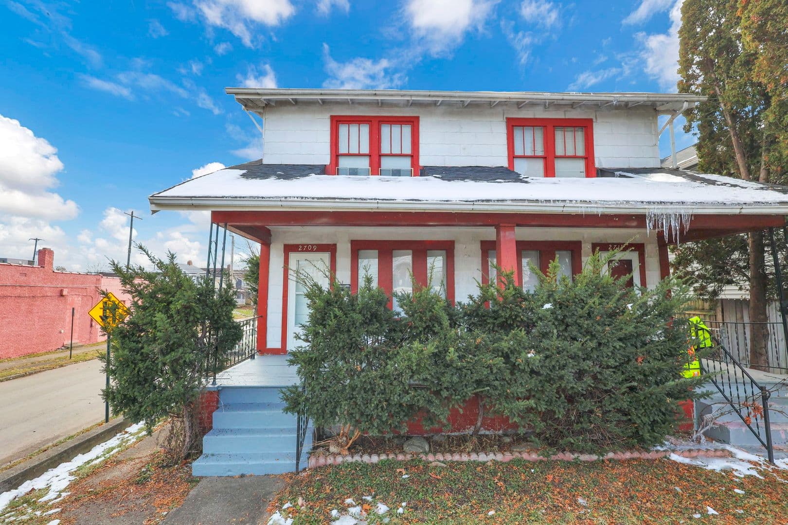 Columbus Apartment: 2709-2711 Sullivant Ave
