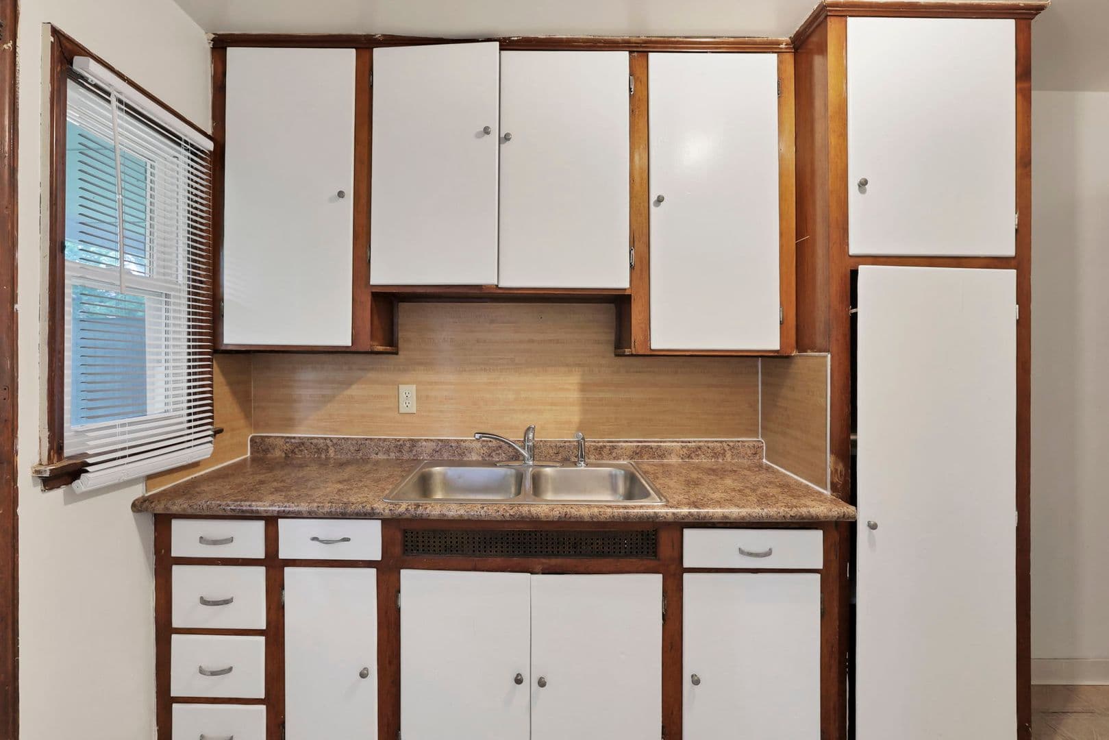 Columbus Apartment: 47-53 S Burgess Ave