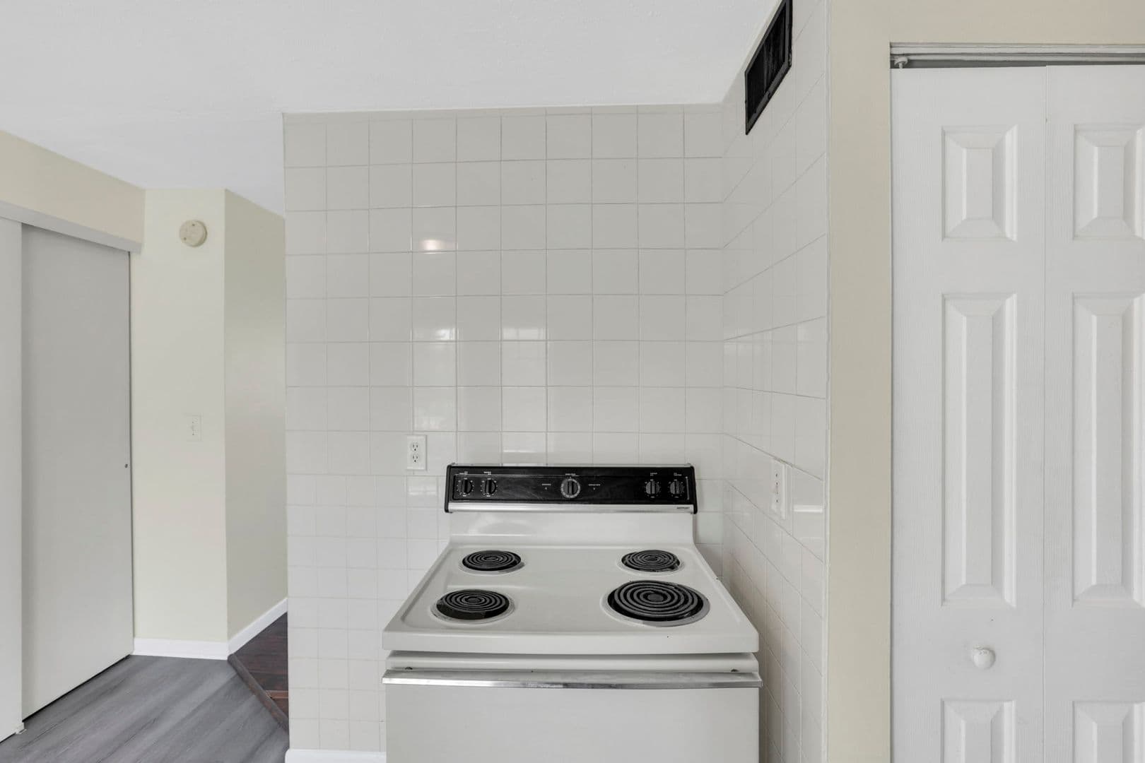 Columbus Apartment: 861 Kingsford Rd