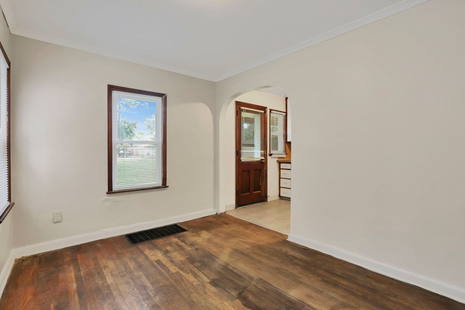 Columbus Apartment: 47-53 S Burgess Ave