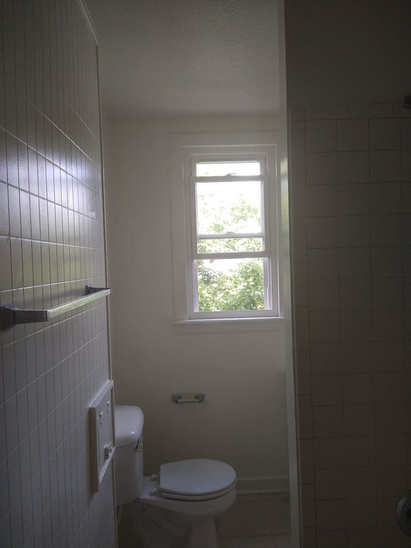 Columbus Apartment: 206-208 N Harris Ave