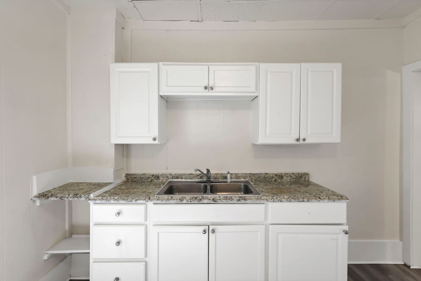 Columbus Apartment: 2709-2711 Sullivant Ave