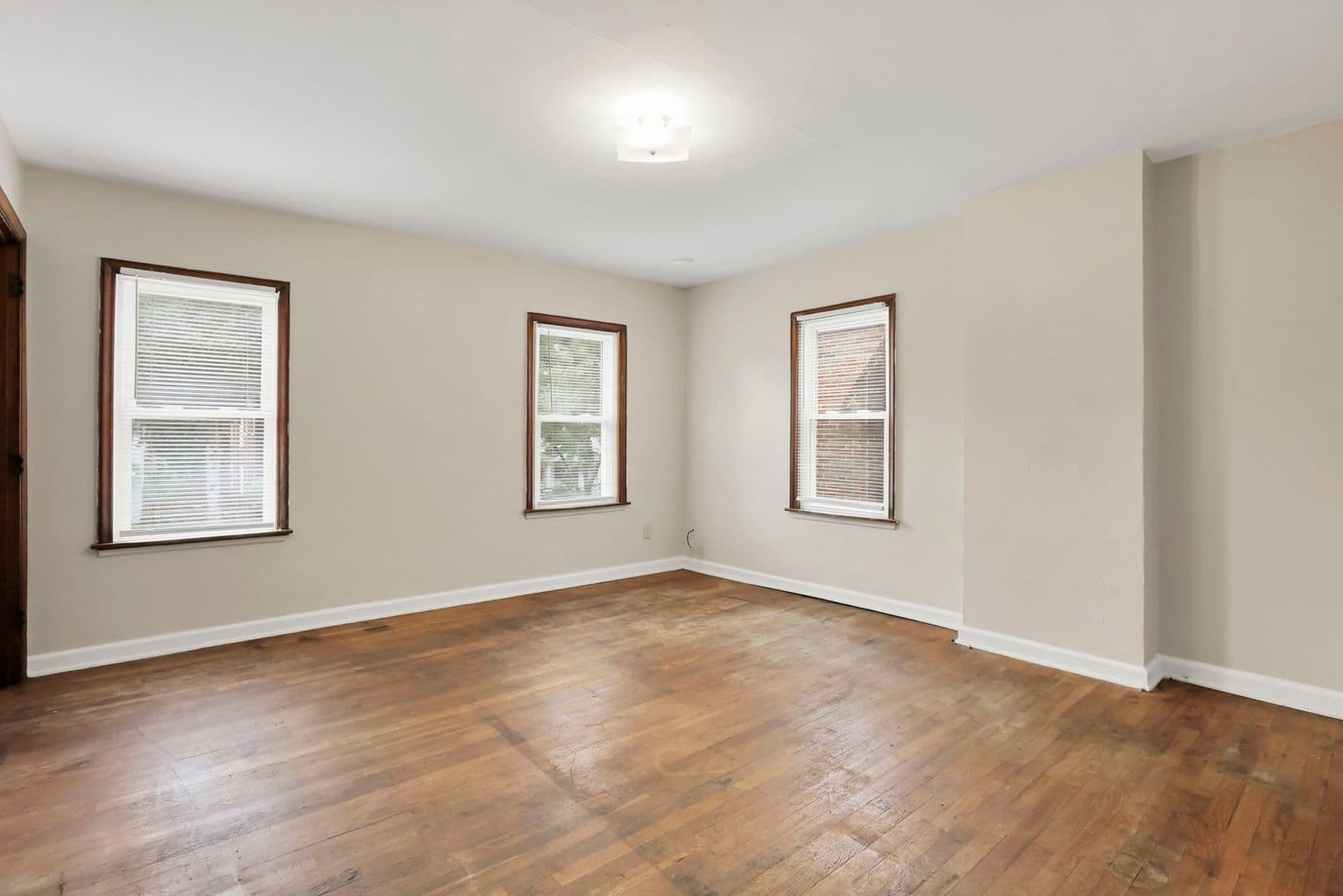 Columbus Apartment: 47-53 S Burgess Ave
