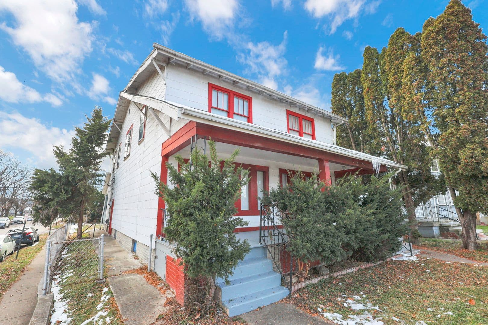Columbus Apartment: 2709-2711 Sullivant Ave