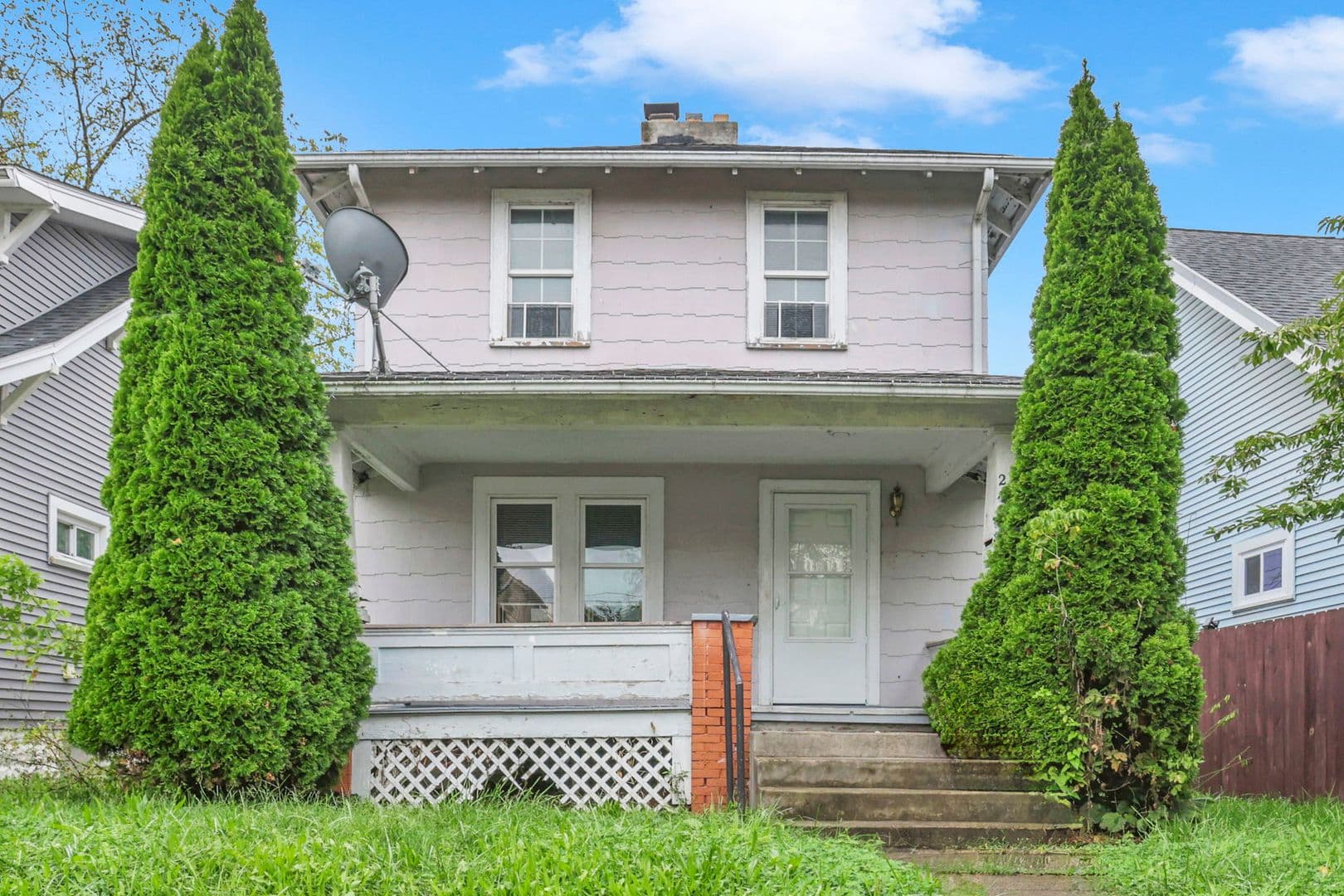Columbus House: 243 N Wayne Ave