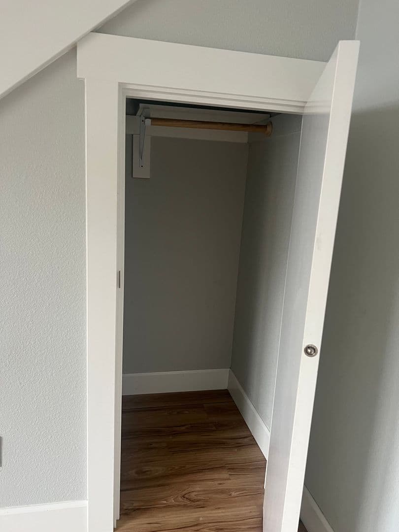 Vancouver Apartment: 914 - 918 W 16th St, 1601-1615 Kauffman Ave