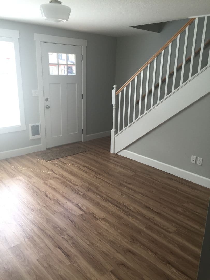 Vancouver Apartment: 914 - 918 W 16th St, 1601-1615 Kauffman Ave
