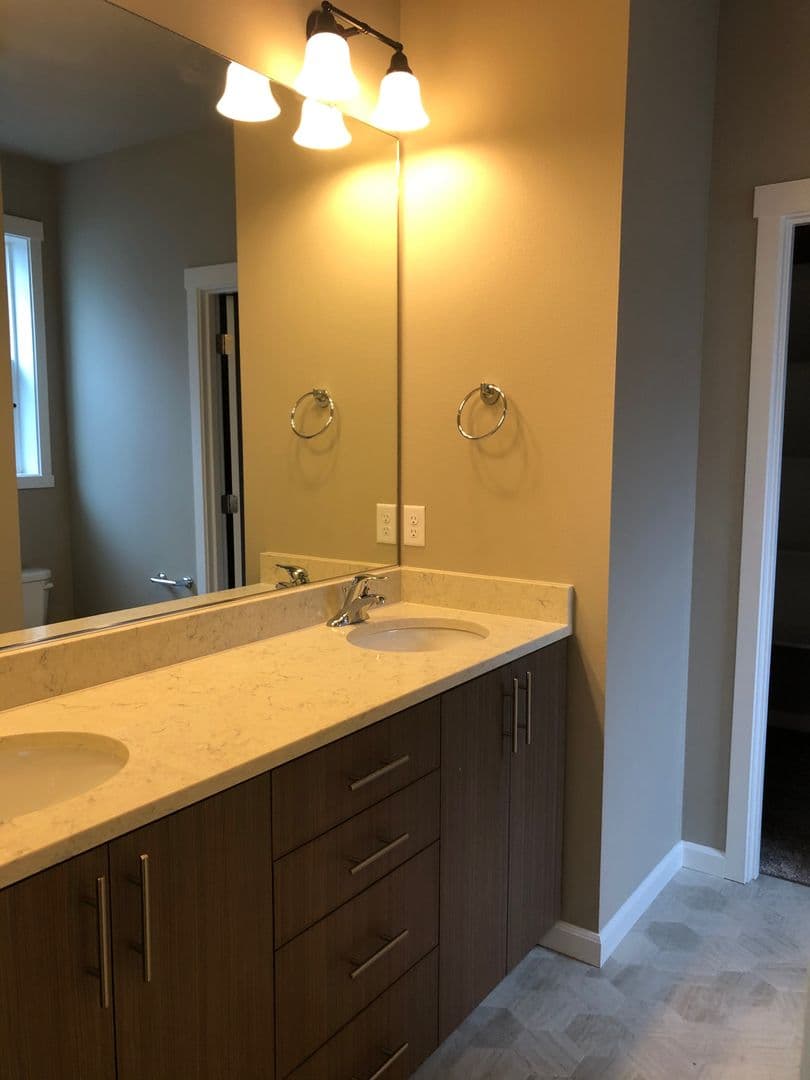 Vancouver House: 10519 NE 103rd Ct
