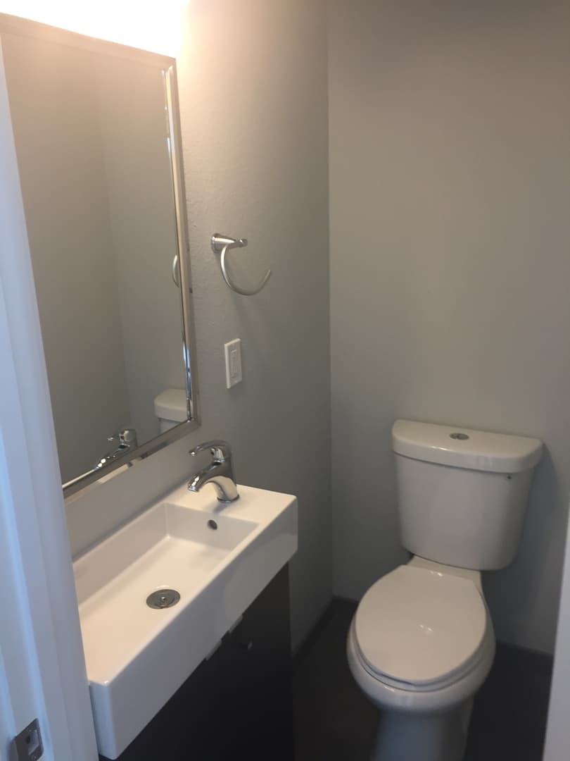 Vancouver Apartment: 914 - 918 W 16th St, 1601-1615 Kauffman Ave