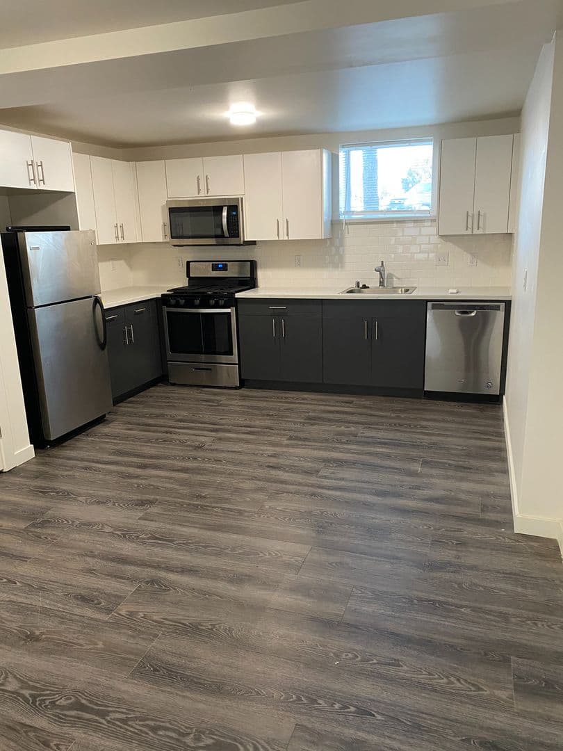 Vancouver Apartment: 1714 Columbia St. /305 W Mcloughlin Blvd