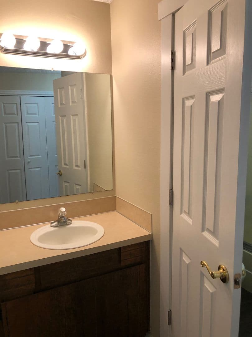 Vancouver Apartment: 7300 NE 16th Avenue