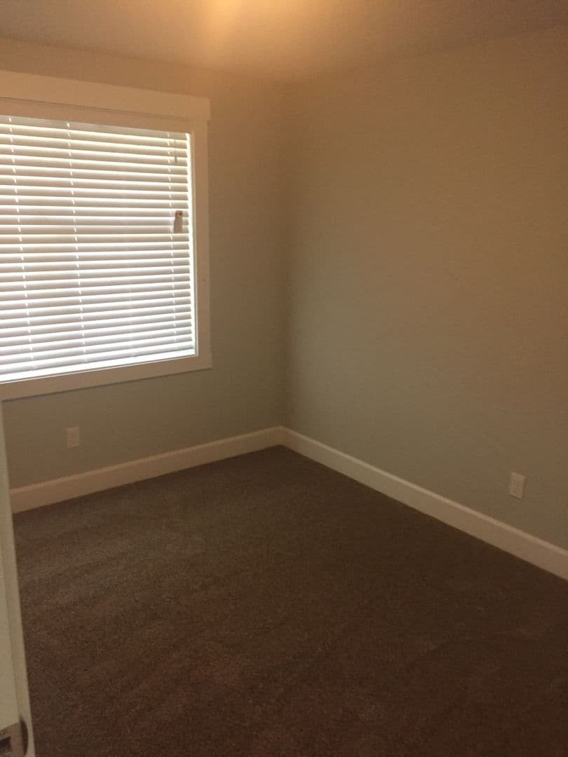 Vancouver Apartment: 914 - 918 W 16th St, 1601-1615 Kauffman Ave