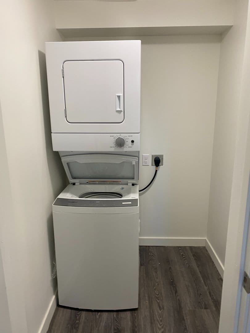 Vancouver Apartment: 1714 Columbia St. /305 W Mcloughlin Blvd