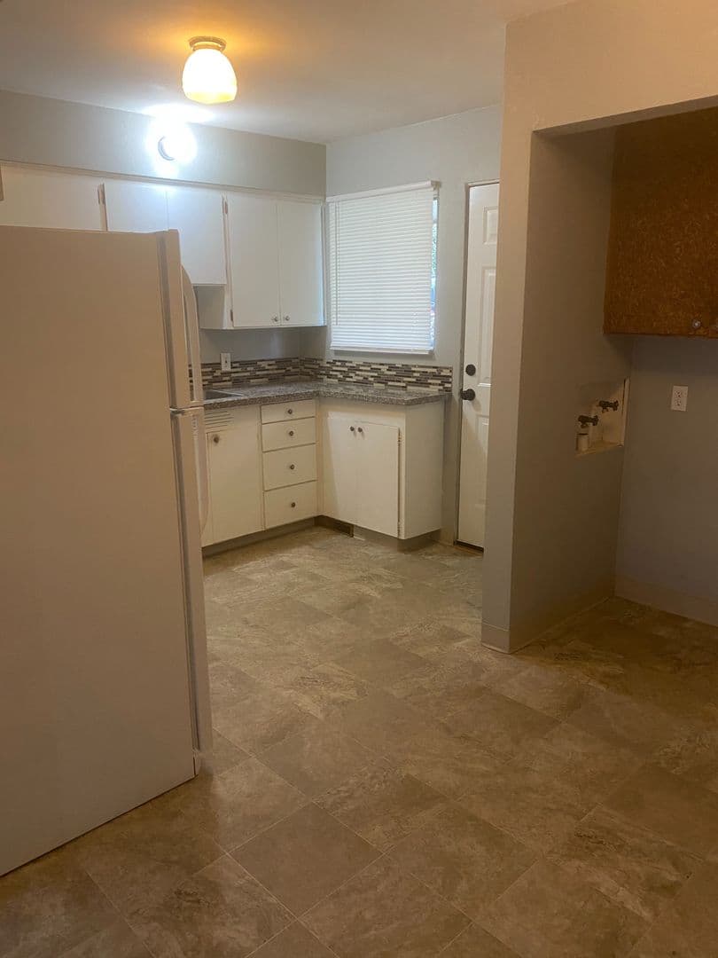 Vancouver Apartment: 3008-3018 Harney St.