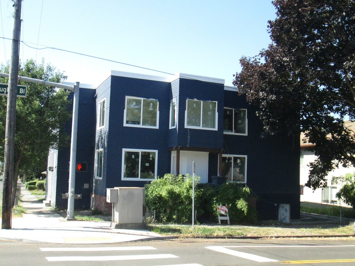 Vancouver Apartment: 1714 Columbia St. /305 W Mcloughlin Blvd