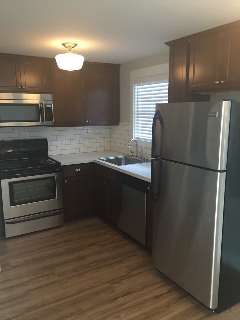 Vancouver Apartment: 914 - 918 W 16th St, 1601-1615 Kauffman Ave