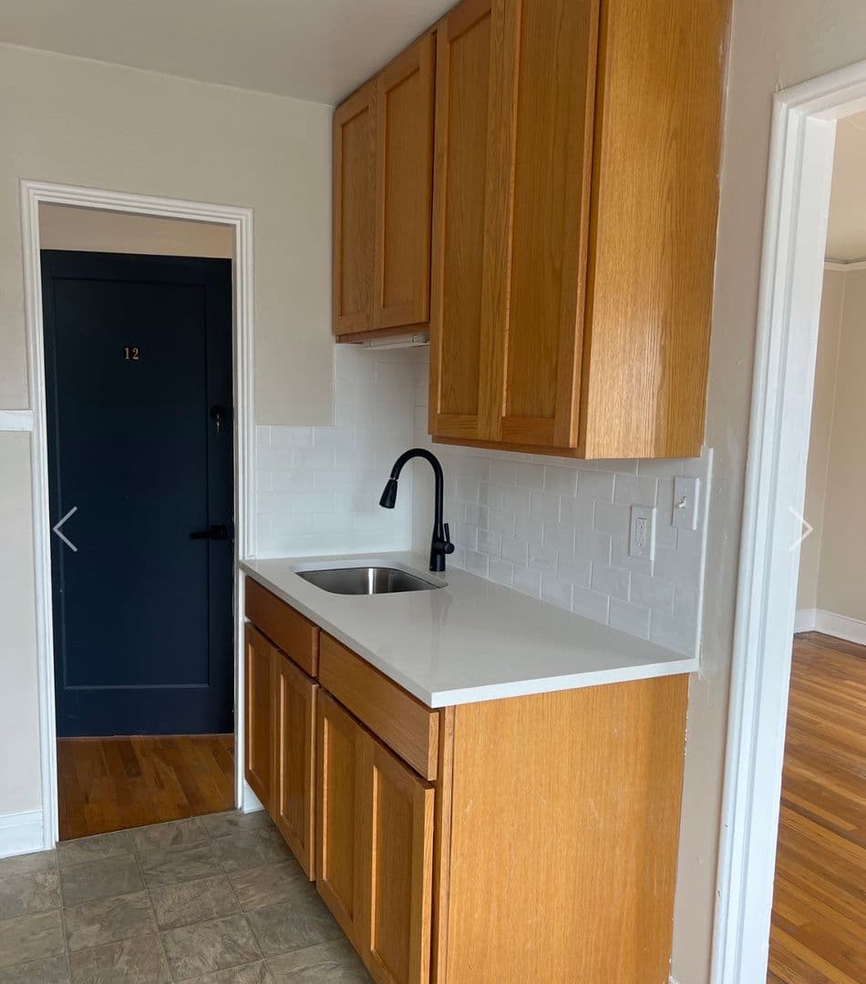 Vancouver Apartment: 2214 Broadway