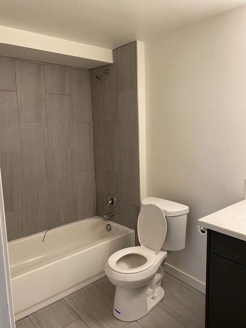 Vancouver Apartment: 1714 Columbia St. /305 W Mcloughlin Blvd