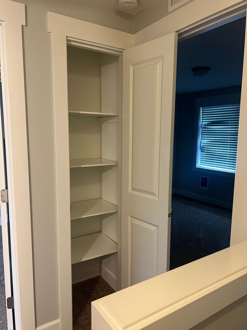 Vancouver Apartment: 914 - 918 W 16th St, 1601-1615 Kauffman Ave