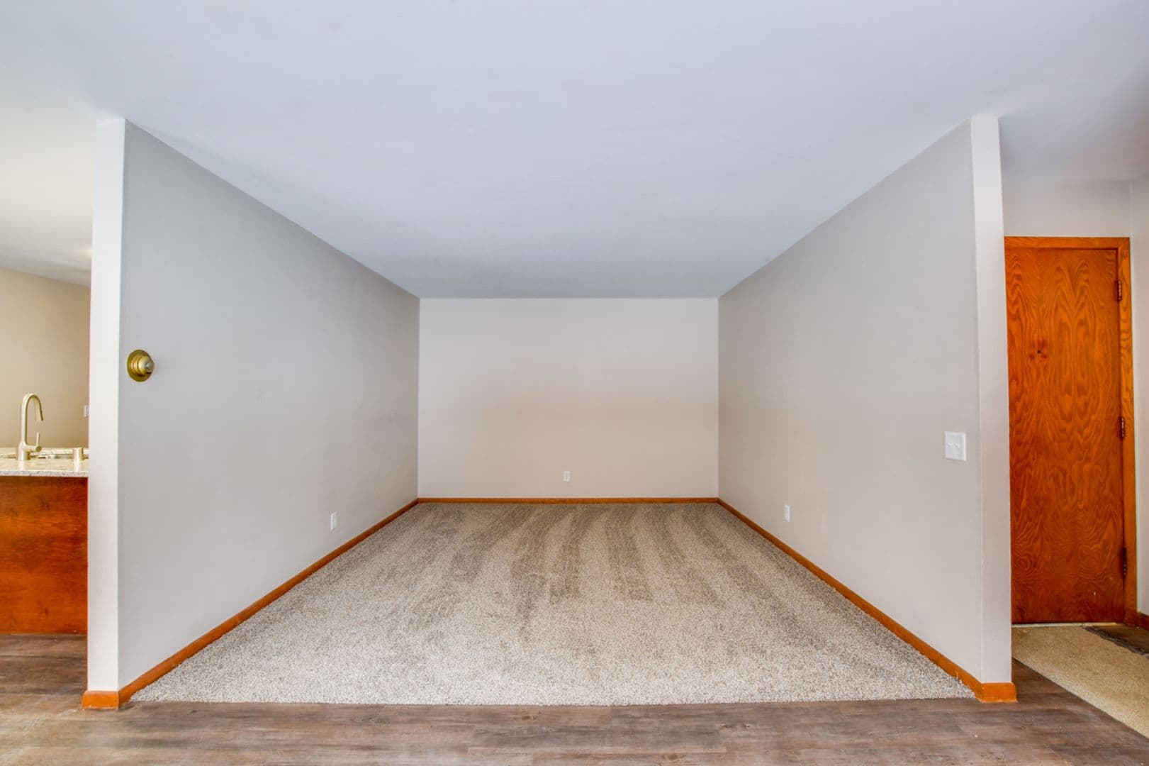 Monona Apartment: 6204 & 6206 East Gate