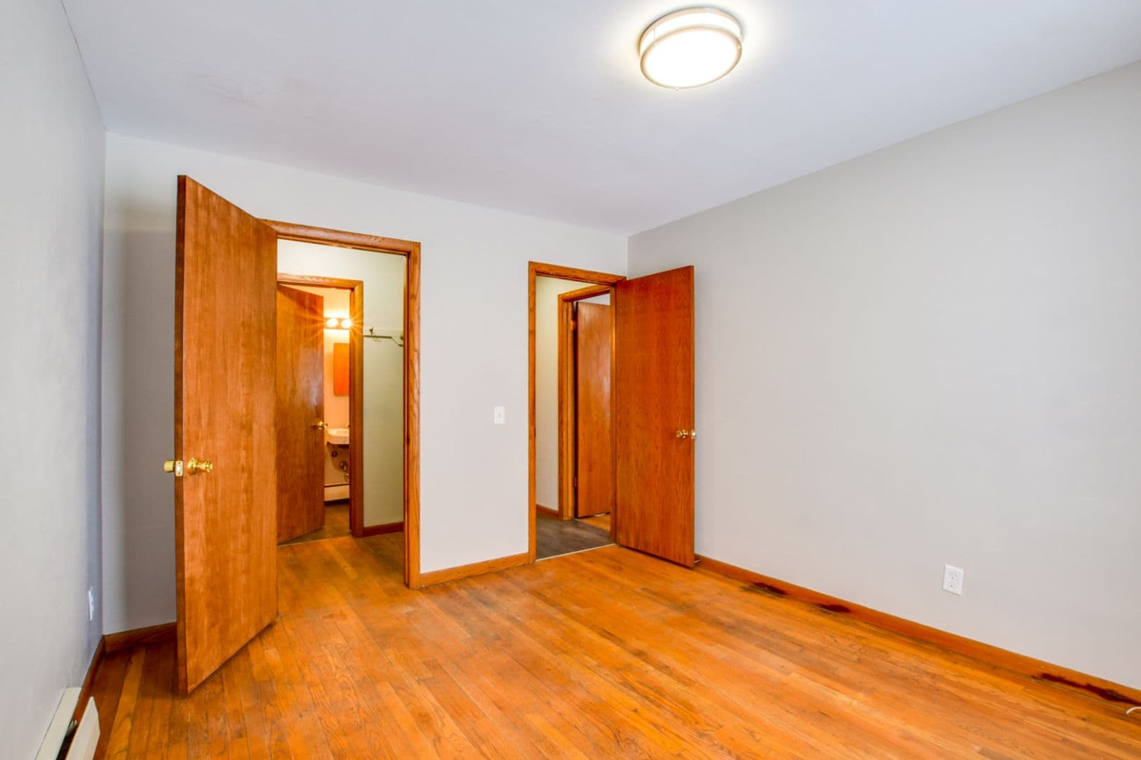 Monona Apartment: 6204 & 6206 East Gate